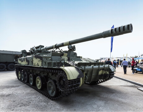 Self-propelled gun 2S5  "Hyacinth S" at the exhibition of the International military-technical forum "Army-2020". Patriot Park, Odintsovo, Moscow region, Russia