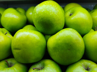 Apples are among the most popular fruits, and also happen to be incredibly nutritious. They contain a high amount of fiber, vitamin C, potassium and vitamin K. They also provide some B vitamins. 