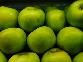 Apples are among the most popular fruits, and also happen to be incredibly nutritious. They contain a high amount of fiber, vitamin C, potassium and vitamin K. They also provide some B vitamins. 