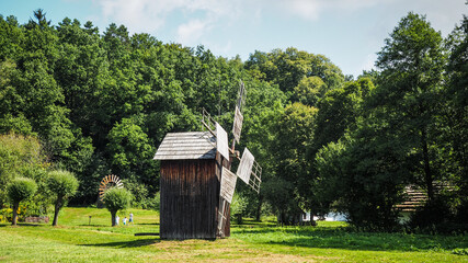 Tradycyjne budownictwo wiejskie w Sanoku © Jakub