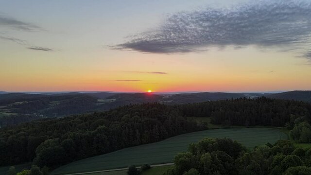 Sonnenaufgang in der Fränkischen Schweiz. Mit der Dji Mavic Air 2 in 4K 30 Bildern pro Sekunde