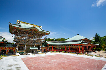 耕三寺 孝養門・信楽殿 -日本各地の古建築を模して建てられた堂塔が建ち並ぶ-