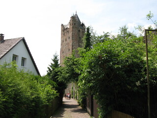 Fototapeta na wymiar Stadtmauer am Grauen Turm in Fritzlar