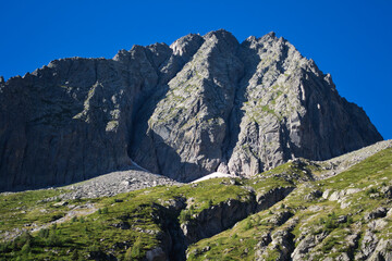 Fototapeta na wymiar Valle de Molieres en el pirineo catalán, con los restos del glaciar 