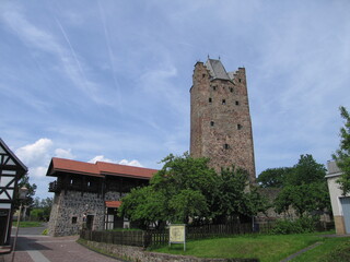 Fototapeta na wymiar Grauer Turm Fritzlar Stadtmauer Stadtmauerturm bzw. Wehrturm