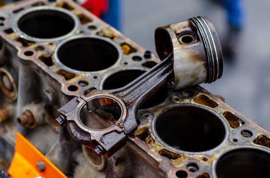 Disassemble engine block vehicle. Motor capital repair.