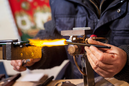 artisan et ma&icirc;tre verrier, cr&eacute;ation en verre
