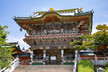 Fototapeta premium 耕三寺 孝養門 -日本各地の古建築を模して建てられた堂塔が建ち並ぶ-