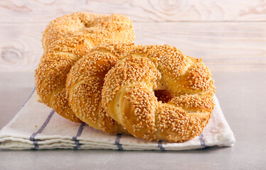 Sesame bagel bread