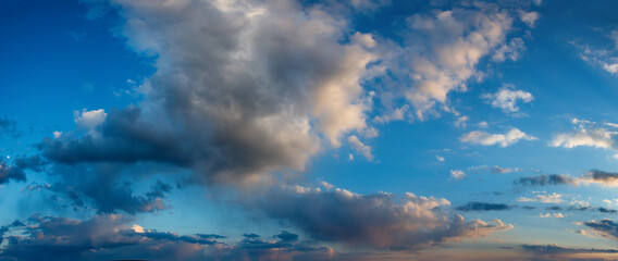 Obraz premium Russia. South Of Western Siberia. Evening sky over the endless fields of Altai.