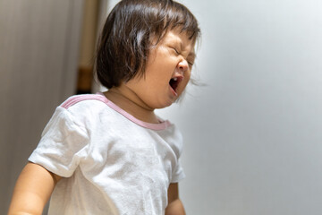 泣き叫ぶ日本の子供