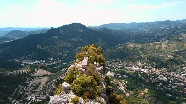 Une vertigineuse cr&ecirc;te