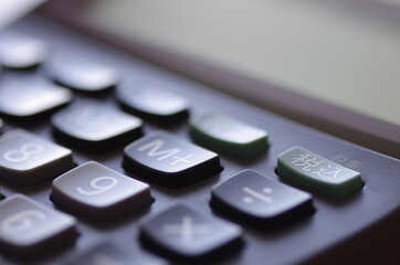 電卓のアップ（消費税 増税 値上げ イメージ）