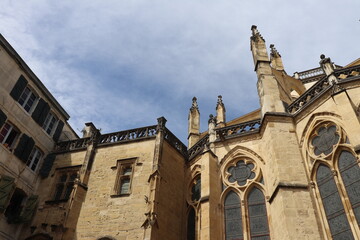 Fototapeta na wymiar la cathédrale de Bayonne, style gothique, vue de l'extérieur, ville de Bayonne, département des Pyrénées Atlantiques, France