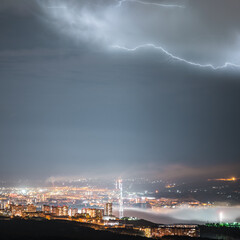 Fototapeta na wymiar Thunderstorm after rain over the city