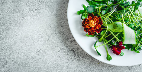 Delicious salad with flowers