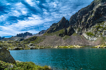 Il lago del Claus, in alta Valle Gesso, incastonato tra i laghi di Valscura ed il Rifugio Questa