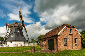 Historische Mühle in Werdum in Ostfriesland