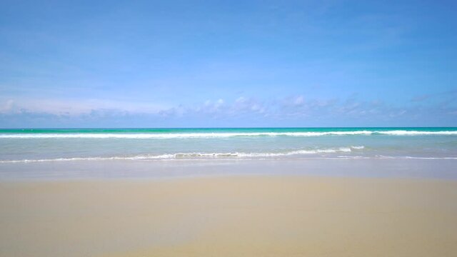 Beach scenery, waves and turquoise waters