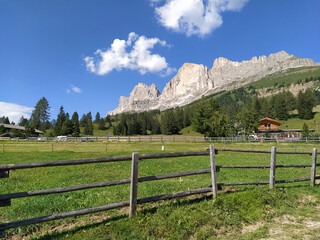 Fototapeta premium Passaggio naturale Dolomite Italia.