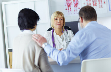 Fototapeta premium doctor talking to her male patient at office