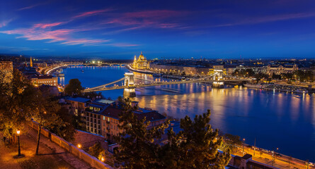 Fototapeta na wymiar Gorgeous Panoramic cityscape image of Budapest, during sunset. aerial view on Budapest city, Hungarian parliament building and Szechenyi Chain Bridge with streetlight. Hungary.