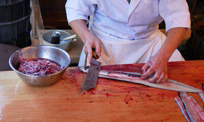 Slice eel while they still alive at the old grill eel bowl restaurant in walking way to Narita-san...