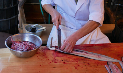 Slice eel while they still alive at the old grill eel bowl restaurant in walking way to Narita-san...