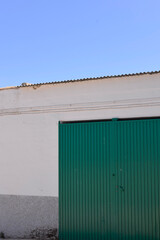 Casa de Andaluc&iacute;a con balcones y paredes blancas