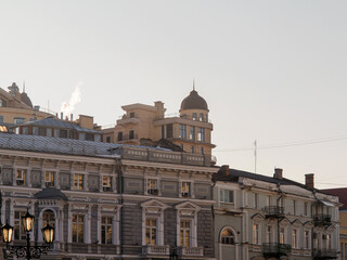Obraz premium An ancient building in the historic part of the city. Old architecture, fragments of houses.