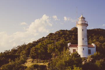 Fototapeta na wymiar lighthouse by the sea