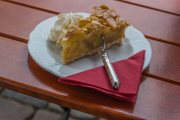 Gedeckter Apfelkuchen
