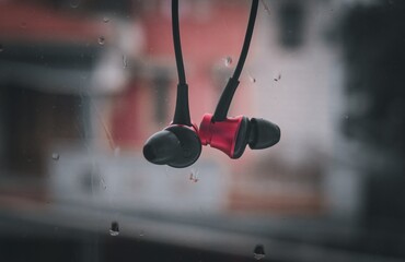 focused earphones