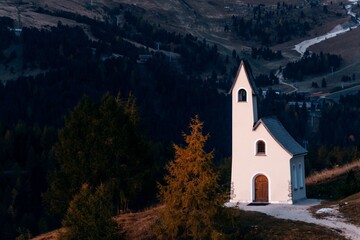 Fototapeta na wymiar Dolomites church