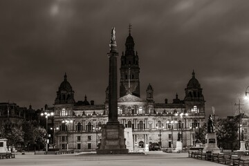 Naklejka premium Glasgow City Council at night