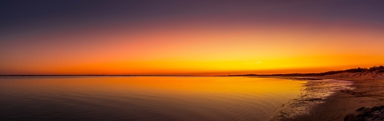 Obraz premium Coucher de Soleil sur la Baie de Bonne-Anse.