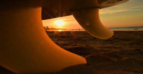 Atardecer en Manta, con surf, arena, y playa todo es vida! © Gabriel
