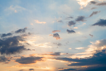 Cielo atardecer amanecer con nubes