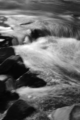 Strömendes, fließendes Wasser 