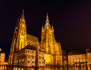 Fototapeta premium Night view of the Metropolitan Cathedral of Saints Vitus (St. Vitus Cathedral) with light illumination located in Prague Castle, Czech Republic