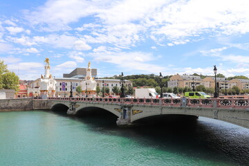 le pont Maria Cristina sur le fleuve Urumea, construit en 1905, ville de Saint Sébastien, Espagne