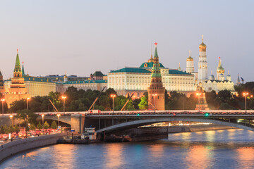 Obraz premium The Moscow Kremlin and river in twilight. Long exposure