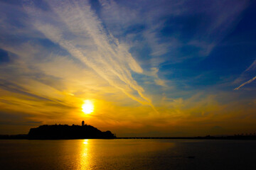 江ノ島のシルエットと夕景