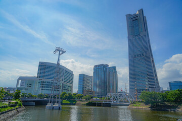 Fototapeta na wymiar 横浜みなとみらいのロープウェイ建設風景