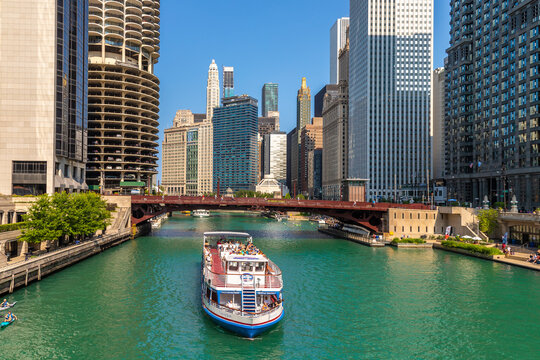 Sightseeing Cruise At Chicago River