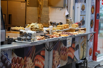 通りの屋台の彩り