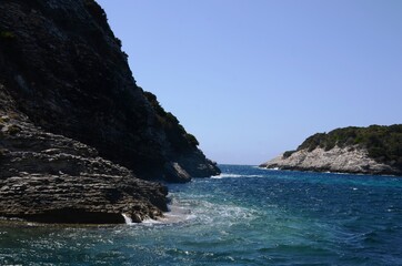Fototapeta premium Corse: Tour en bateau dans les eaux autour du fort de Bonifacio