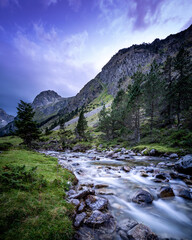 Fototapeta na wymiar Randonnée Vallée de Lutour Cauterets hautes pyrénées ruisseau montagne