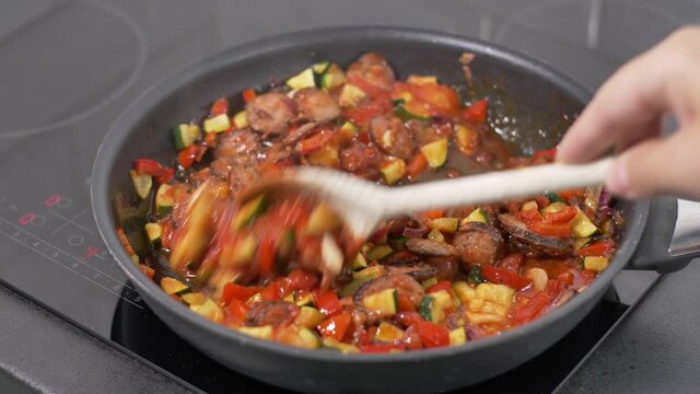 Preparing Letcho (ragout) - part 12 - mixking ingridients.