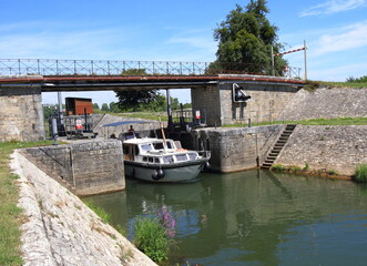 Ecluse sur la Saône